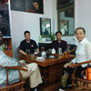 Sifu Garry Mckenzie with Sifu Yip Jyu Jeh and her Si Hing's at their Mou Gwoon in Fatsan China.