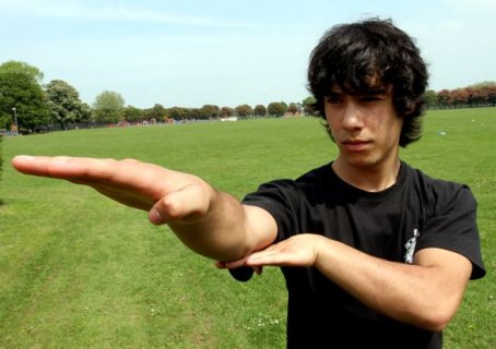 Sifu David Demonstrates Biu Tze