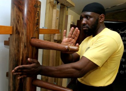 Sifu Garry McKenzie Demonstrates Mok Yahn Johng